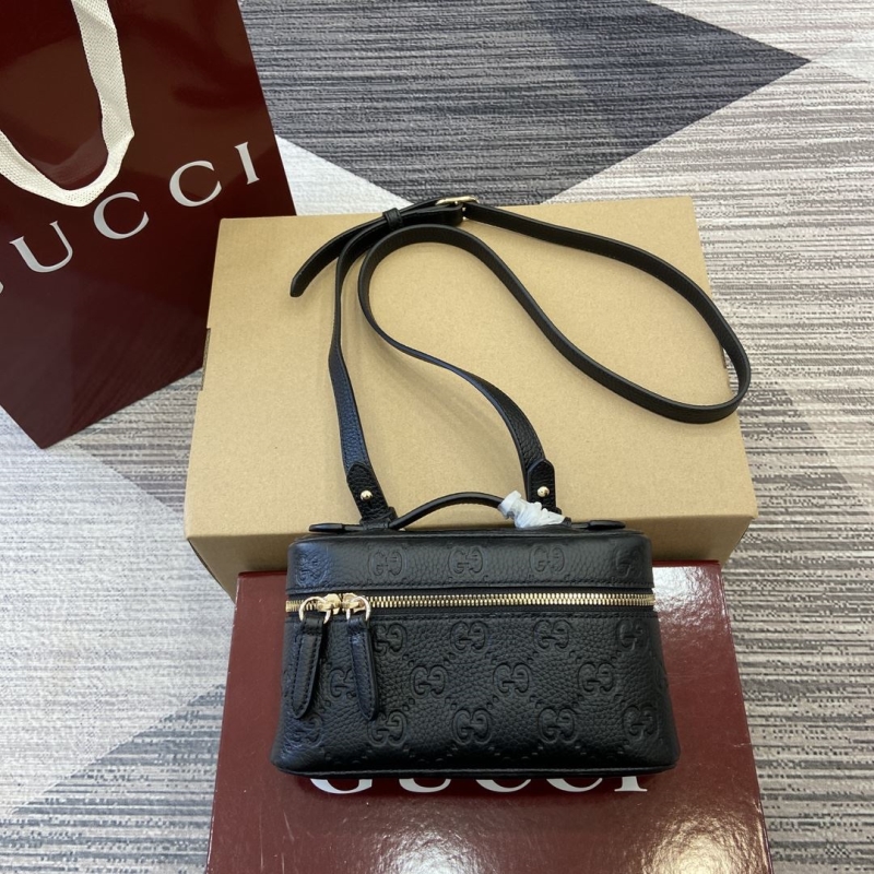 G*u*i cosmetic bags